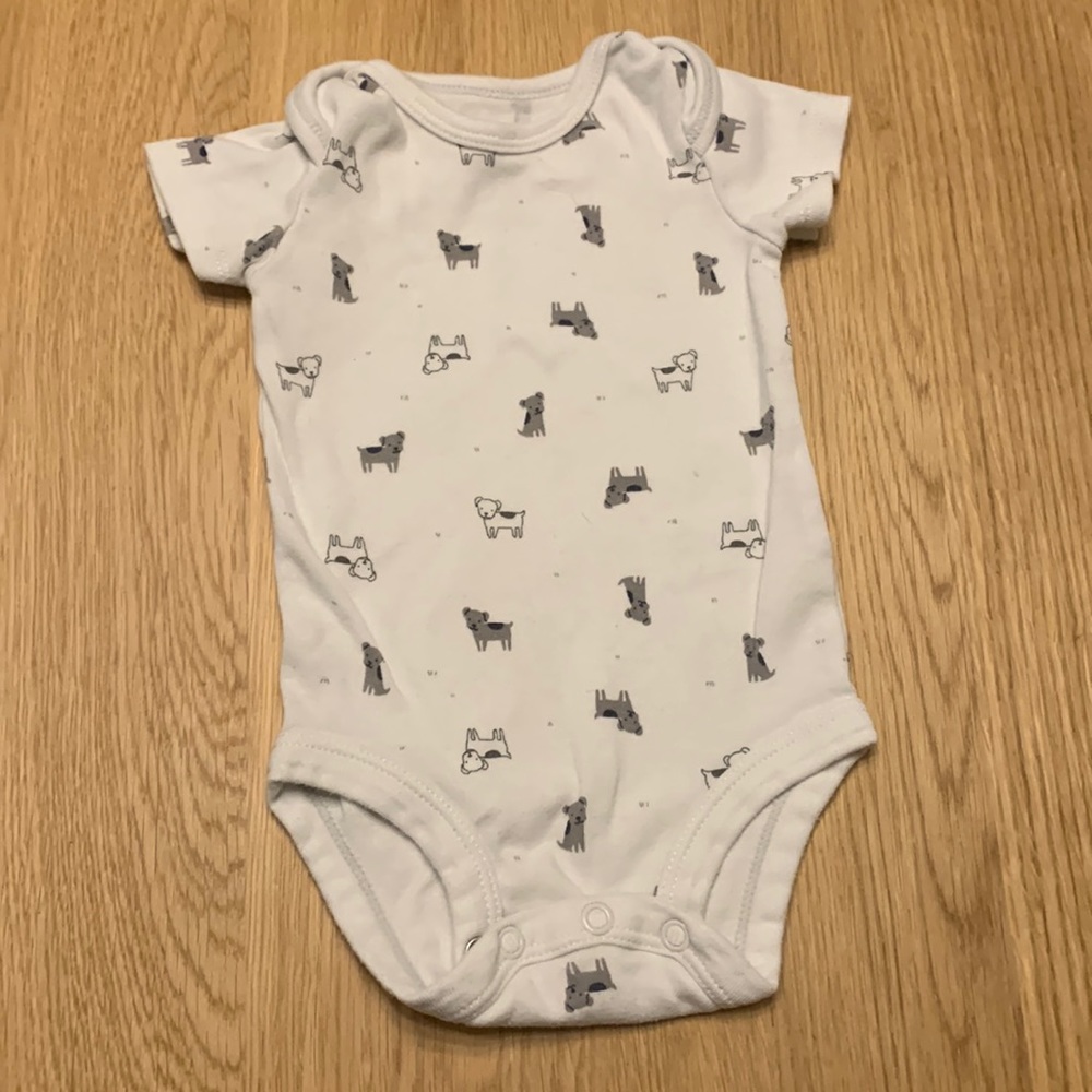 Carter’s black and white puppy pattern onesie